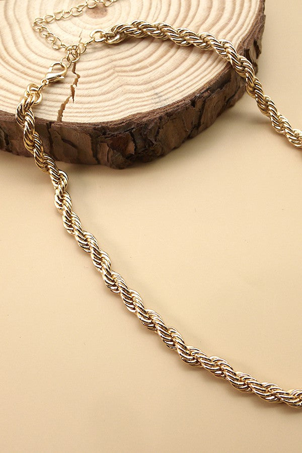 Sheyla Rope Chain Necklace