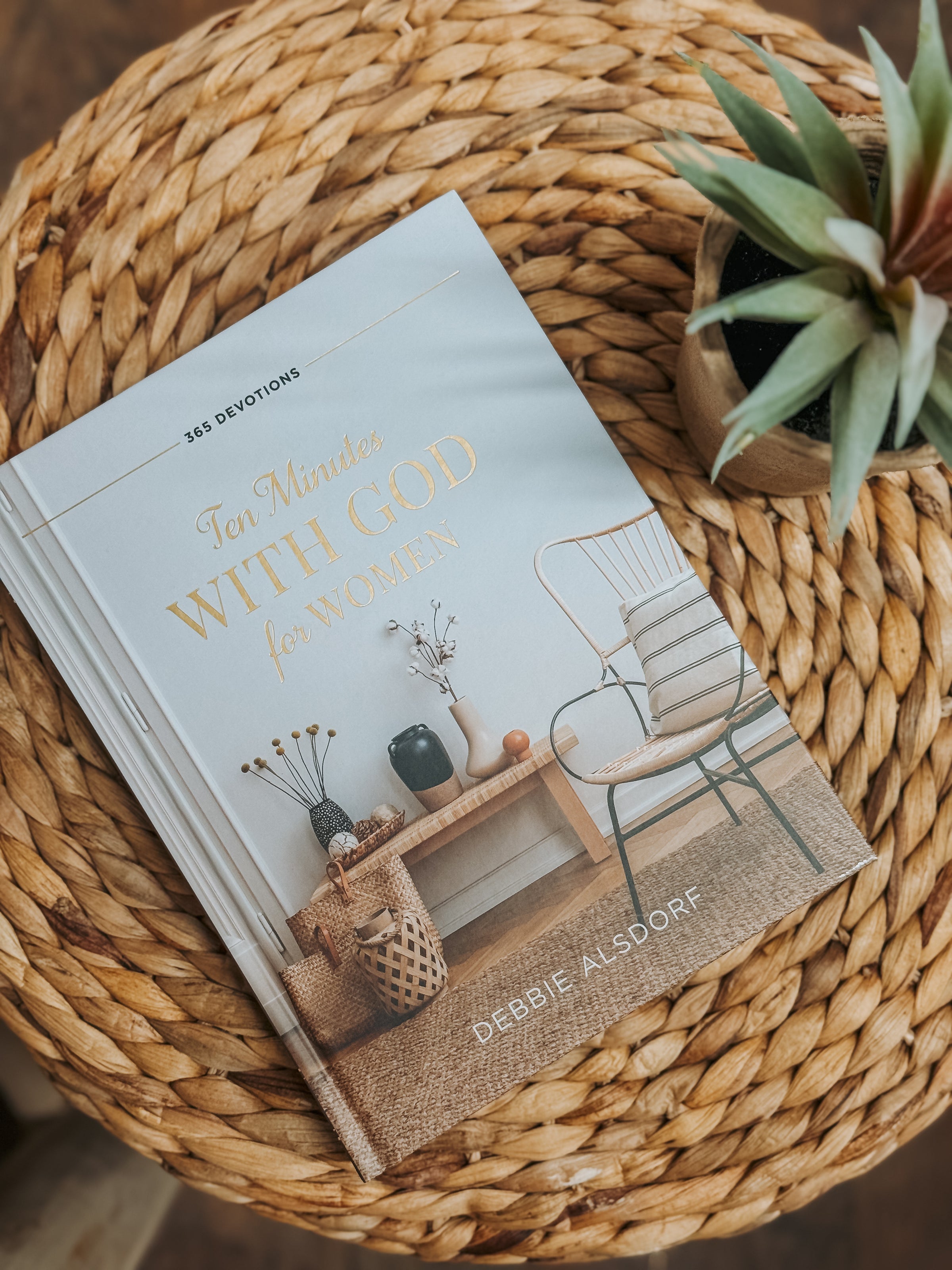 10 Minutes with God For Women Devotional