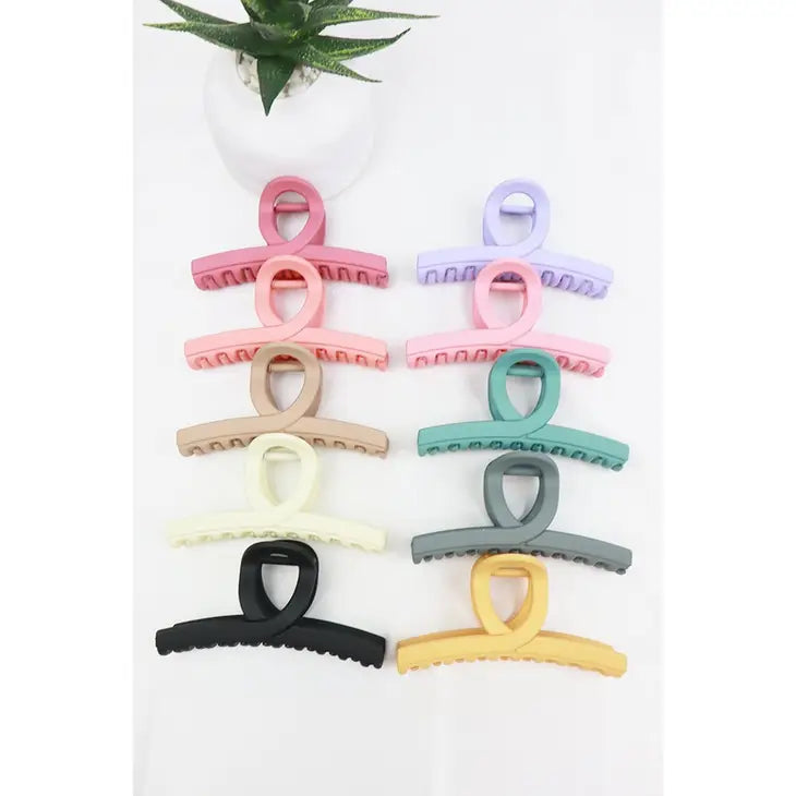 Matte Twisted Hair Claw