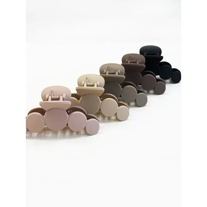 Matte Curvy Hair Claw