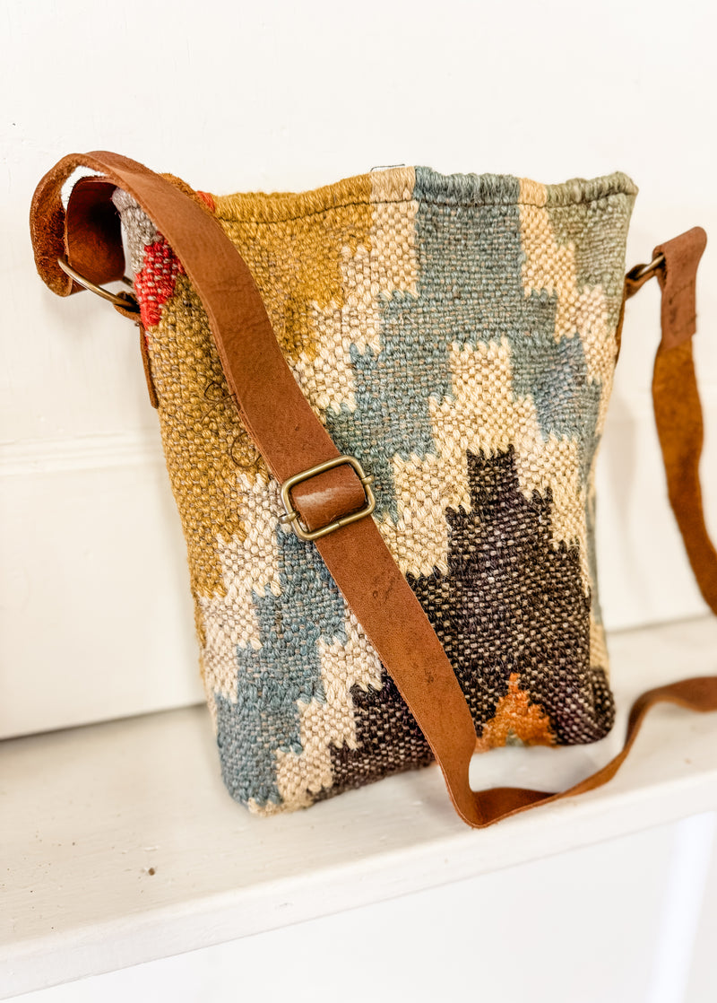 Benet Medium Crossbody
