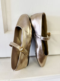 Shu Shop Caitlin Flat