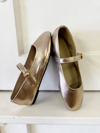 Shu Shop Caitlin Flat