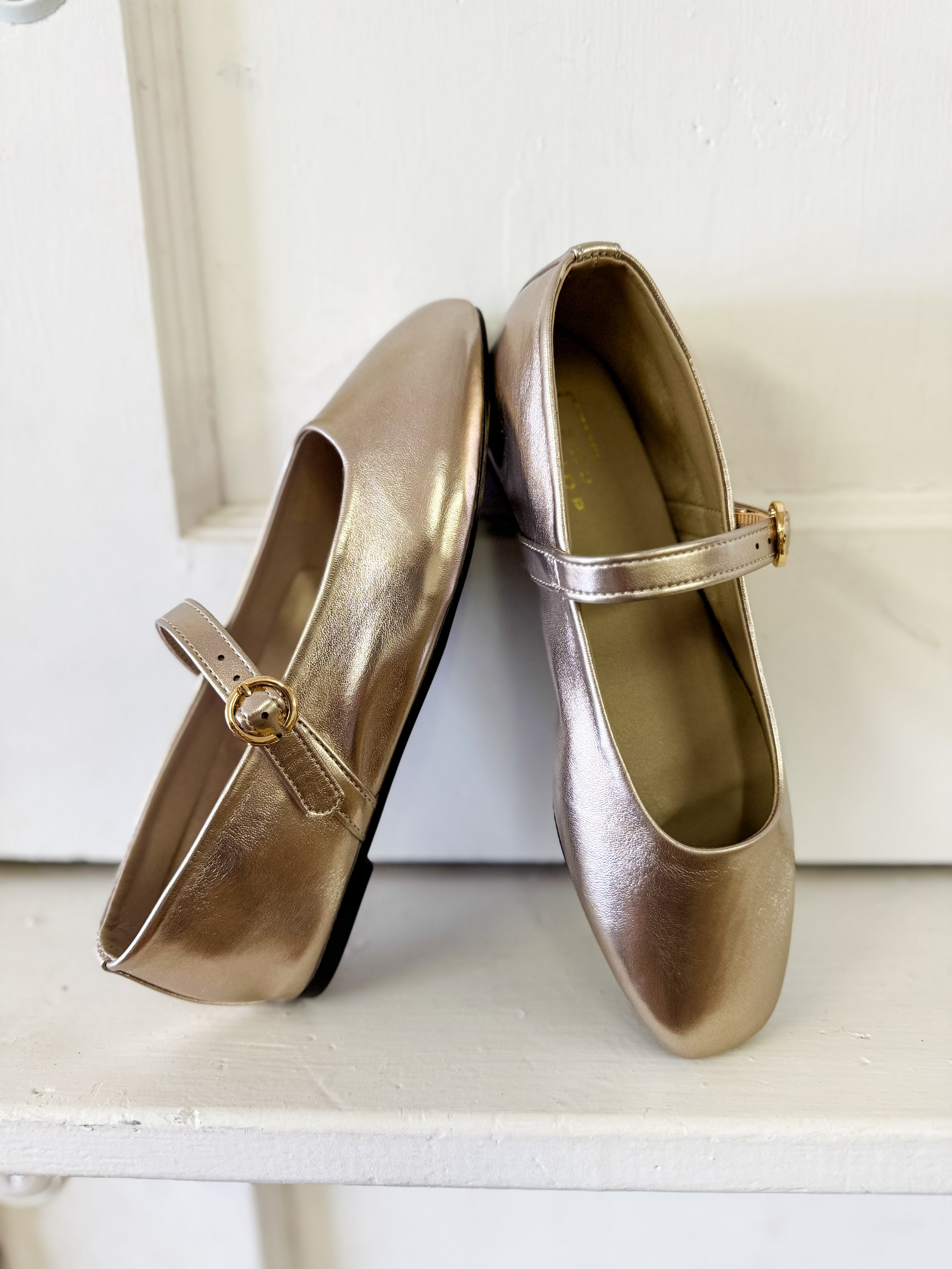 Shu Shop Caitlin Flat