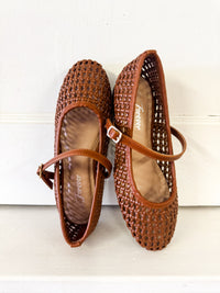 Everly Woven Flat