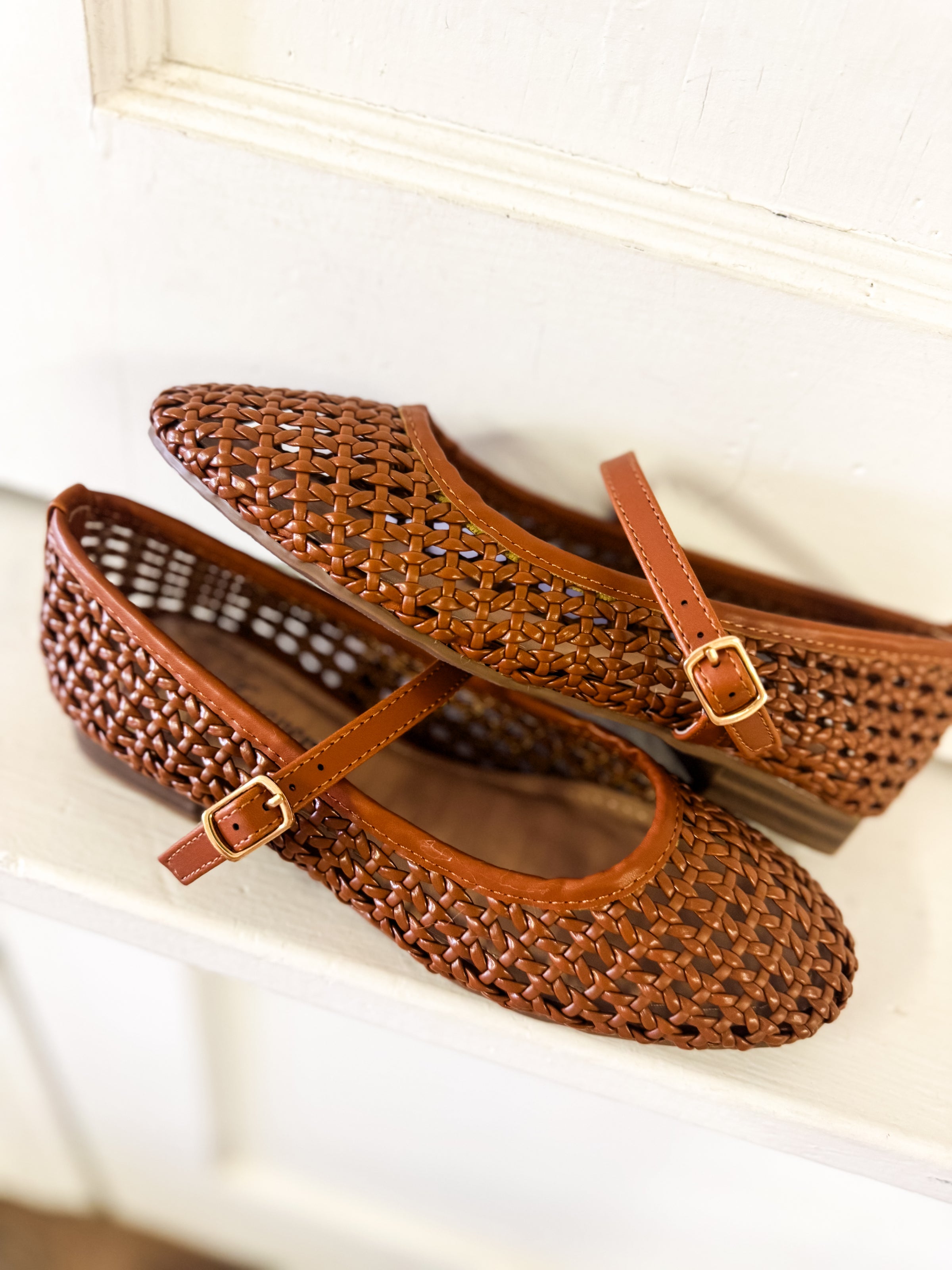 Everly Woven Flat