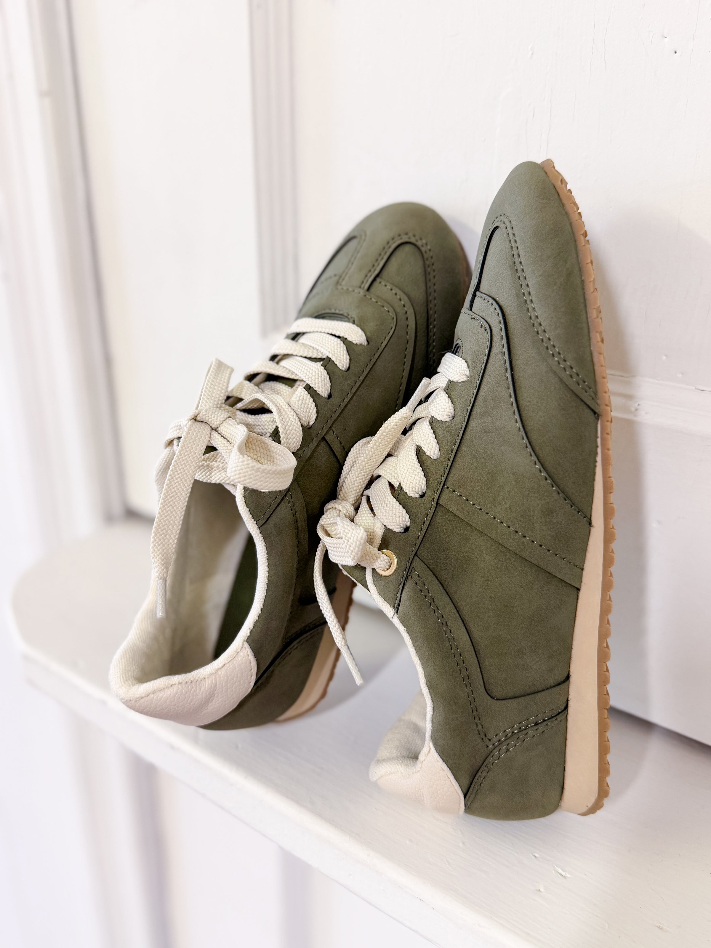 Yazzee Suede Sneakers