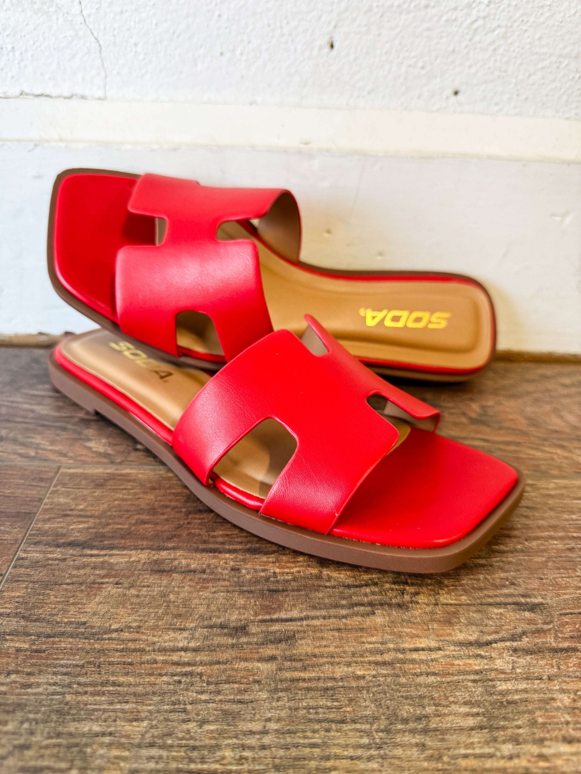Cherri Flat Sandals