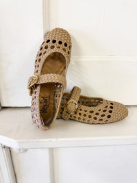 Lynn Woven Flat