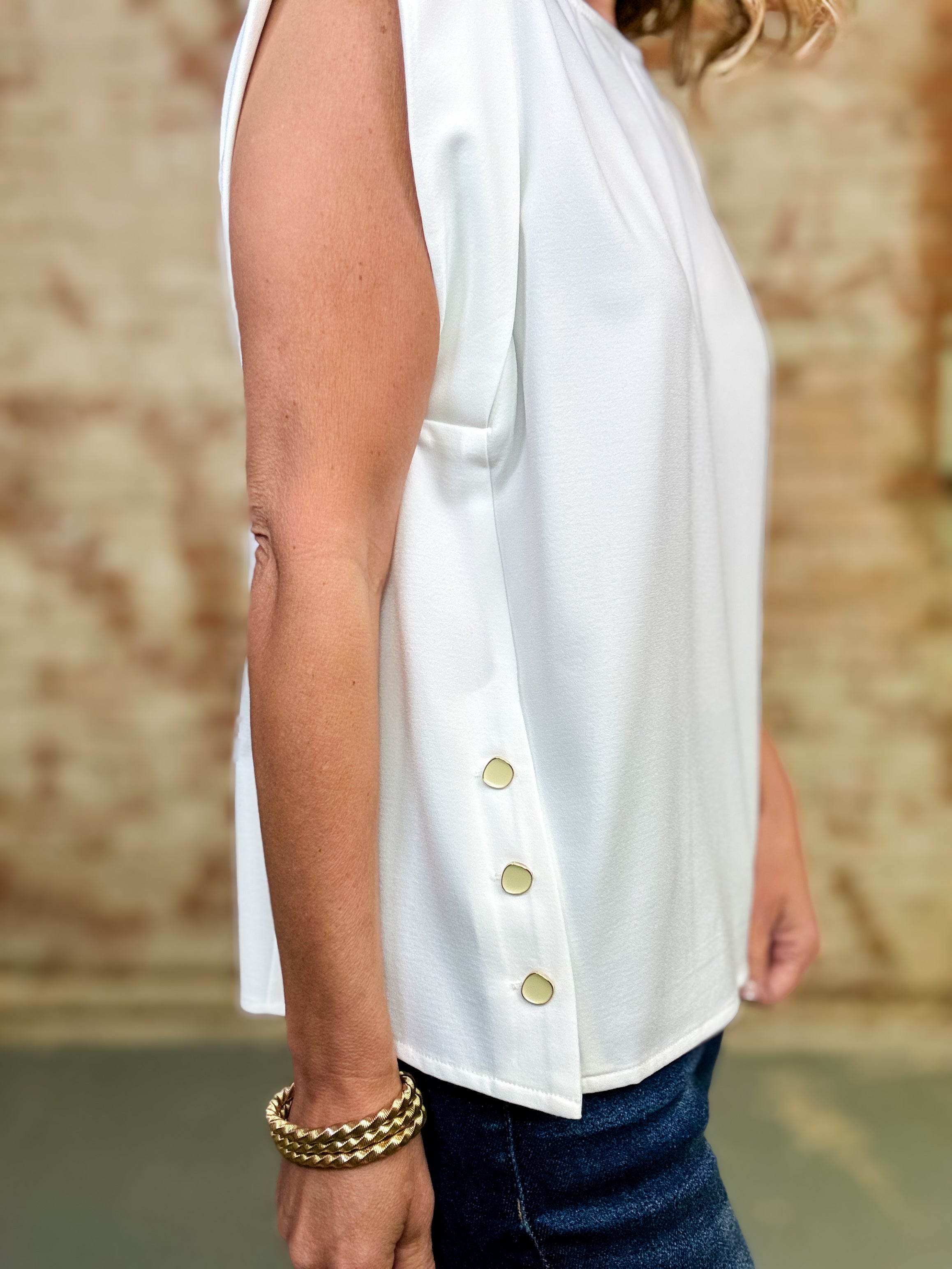Belton Solid Top