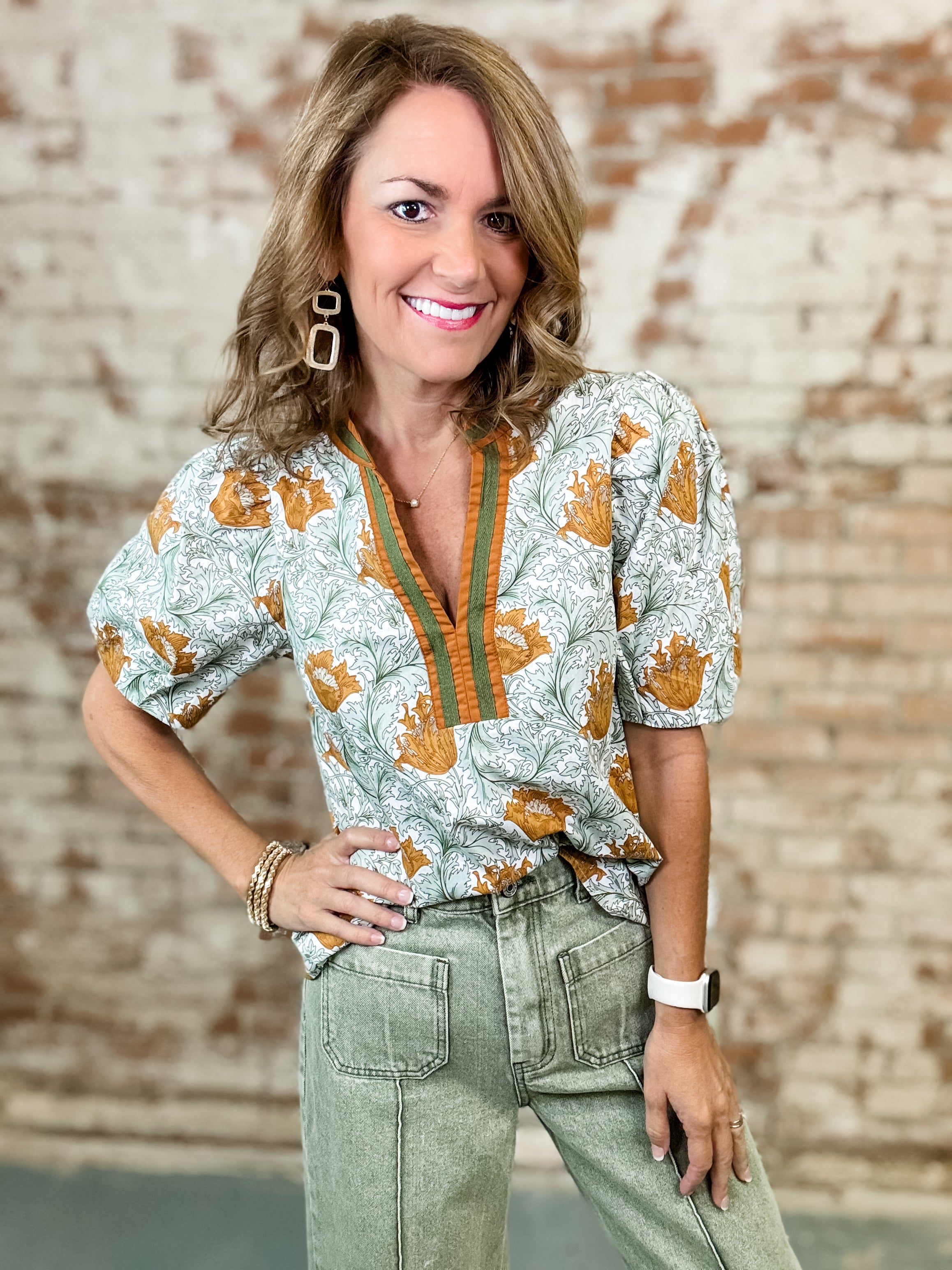 Vee Abstract Top