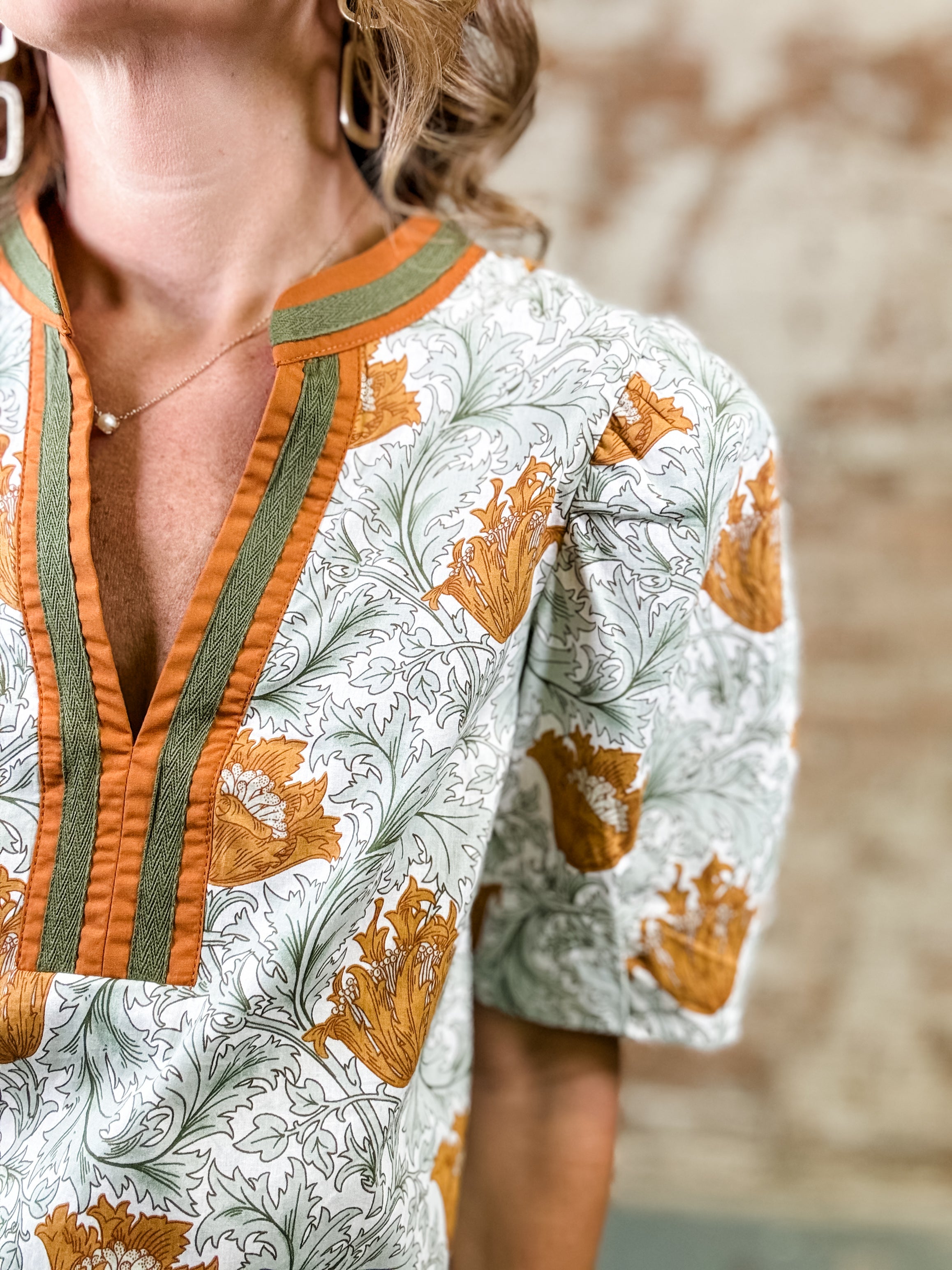 Vee Abstract Top