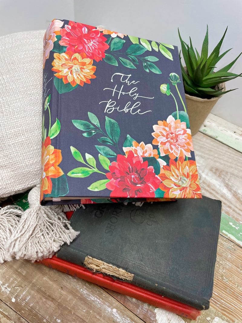 CSB Notetaking Bible | Dahlia Theme